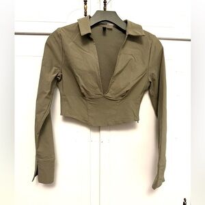 Divided green crop top small